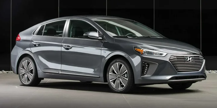 2016 Hyundai 2016-hyundai-ioniq-hybrid-dct-6-speed main image