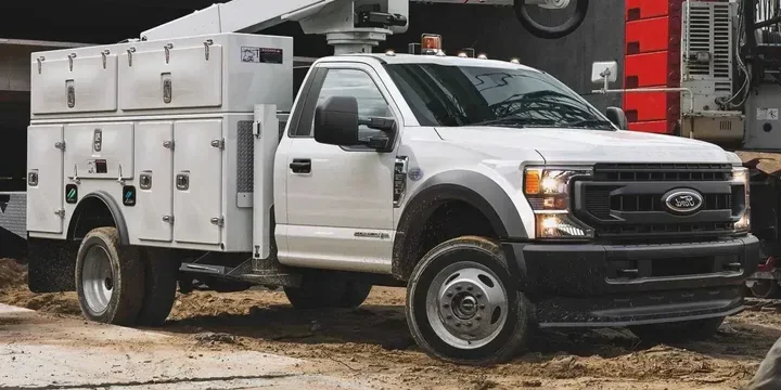 2020 Ford 2020-ford-super-duty-pickup-f-550-regular-cab-67-v8-power-stroke-torqshift-10-speed-335ps main image