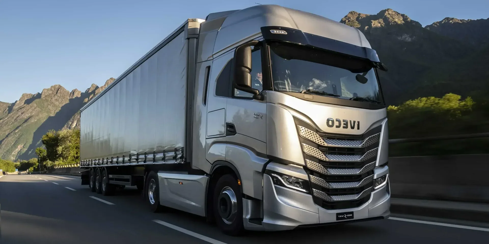 2021 Iveco S-Way photo 1