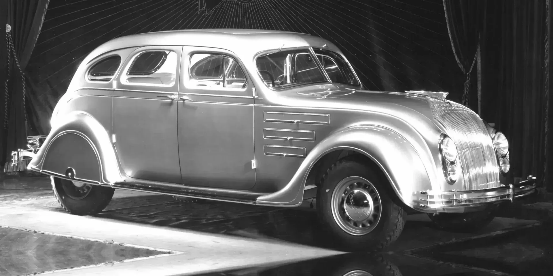 1934 Chrysler Airflow photo 1