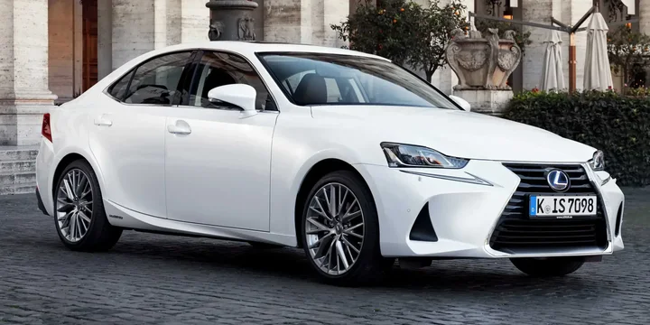 2017 Lexus 2017-lexus-is-300h main image