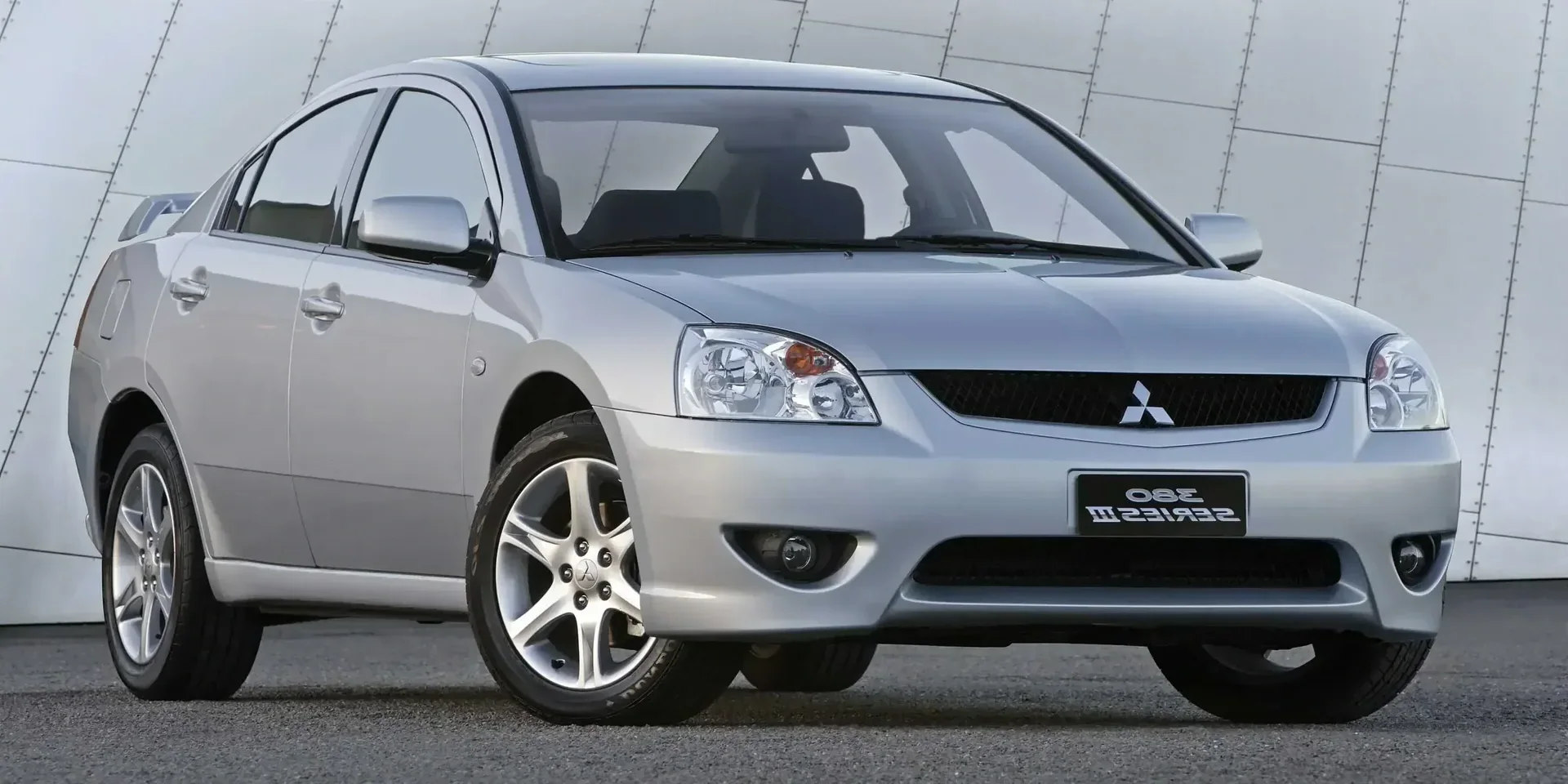 2008 Mitsubishi 380 photo 1