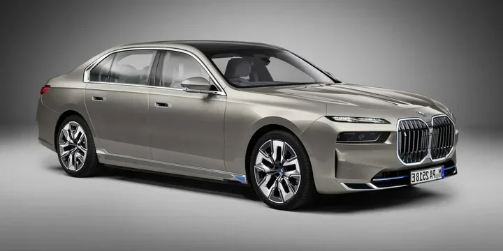2023 BMW 2023-bmw-7-series-i7-xdrive60-single-speed main image