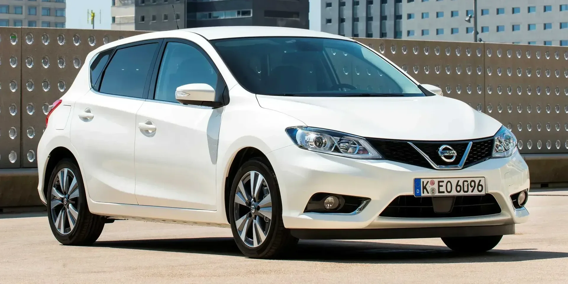 2014 Nissan Pulsar photo 1