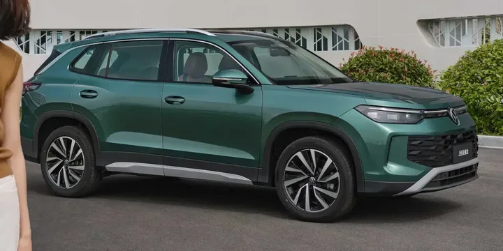 2025 Volkswagen 2025-volkswagen-tayron-l-300tsi main image