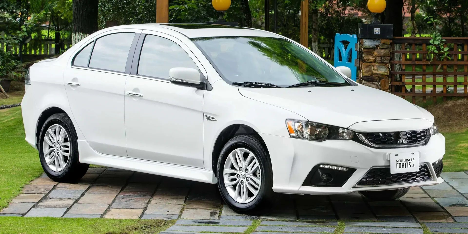 2015 Mitsubishi Lancer photo 1