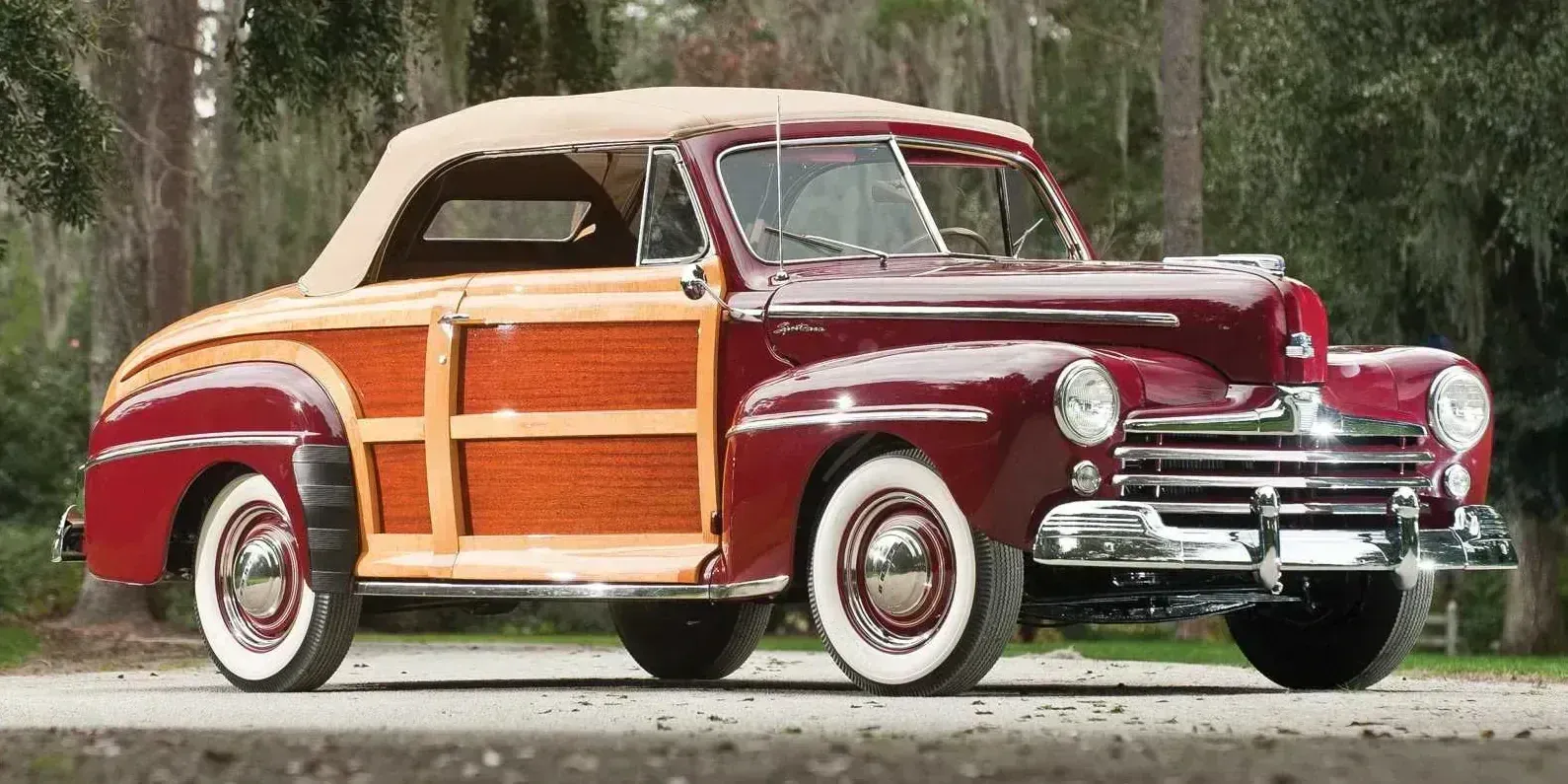1947 Ford Super Deluxe Sportsman photo 1