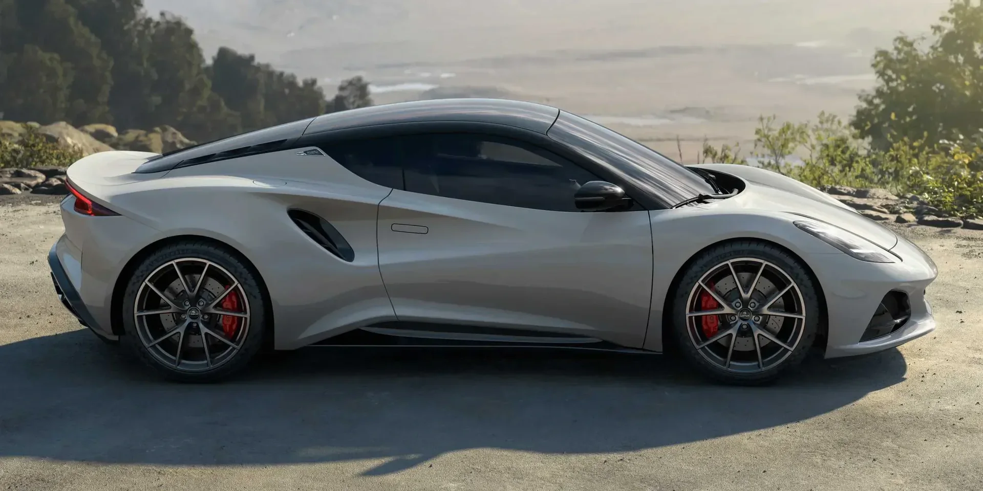 2025 Lotus Emira SE photo 1