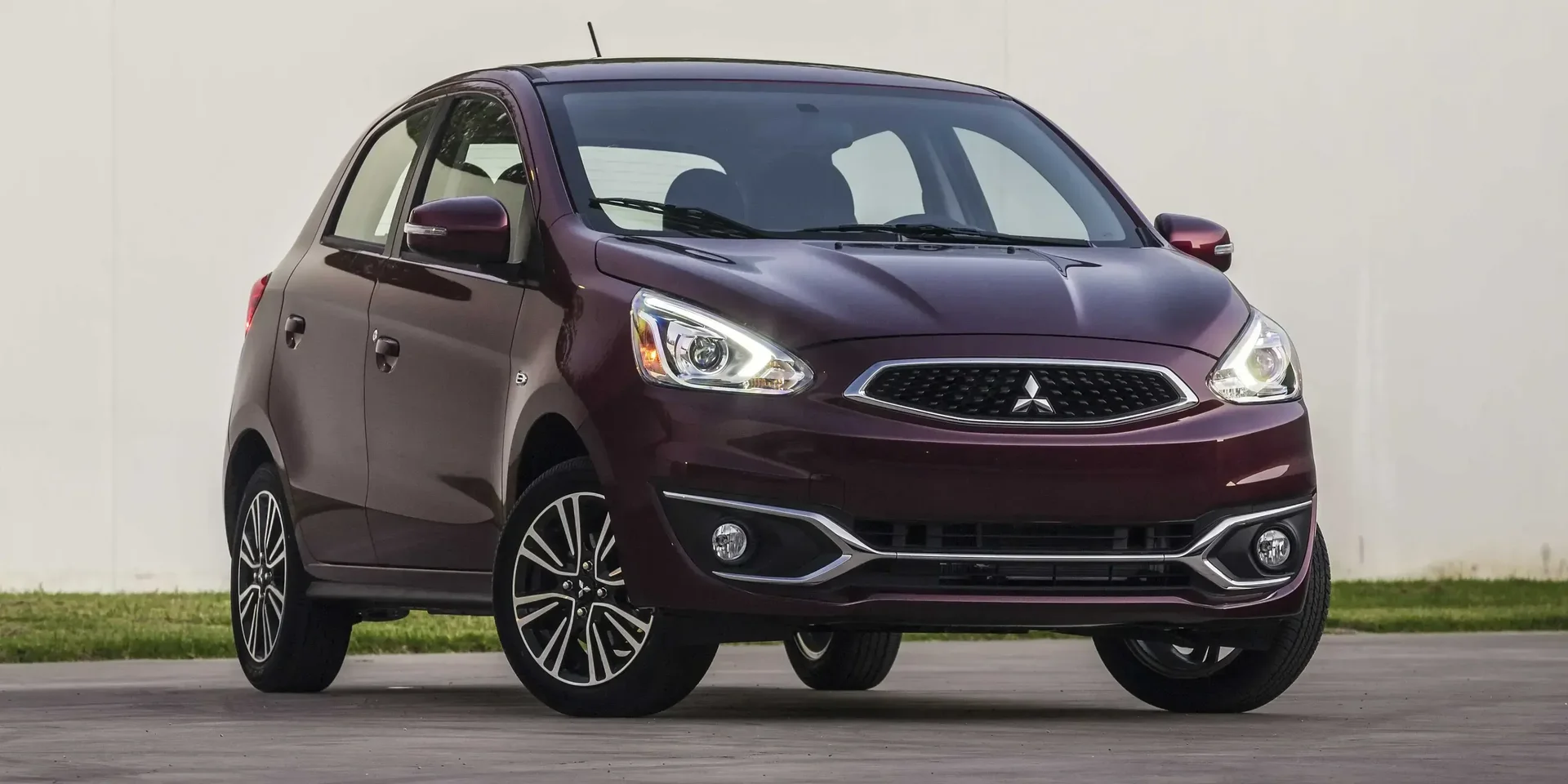 2019 Mitsubishi Mirage photo 1