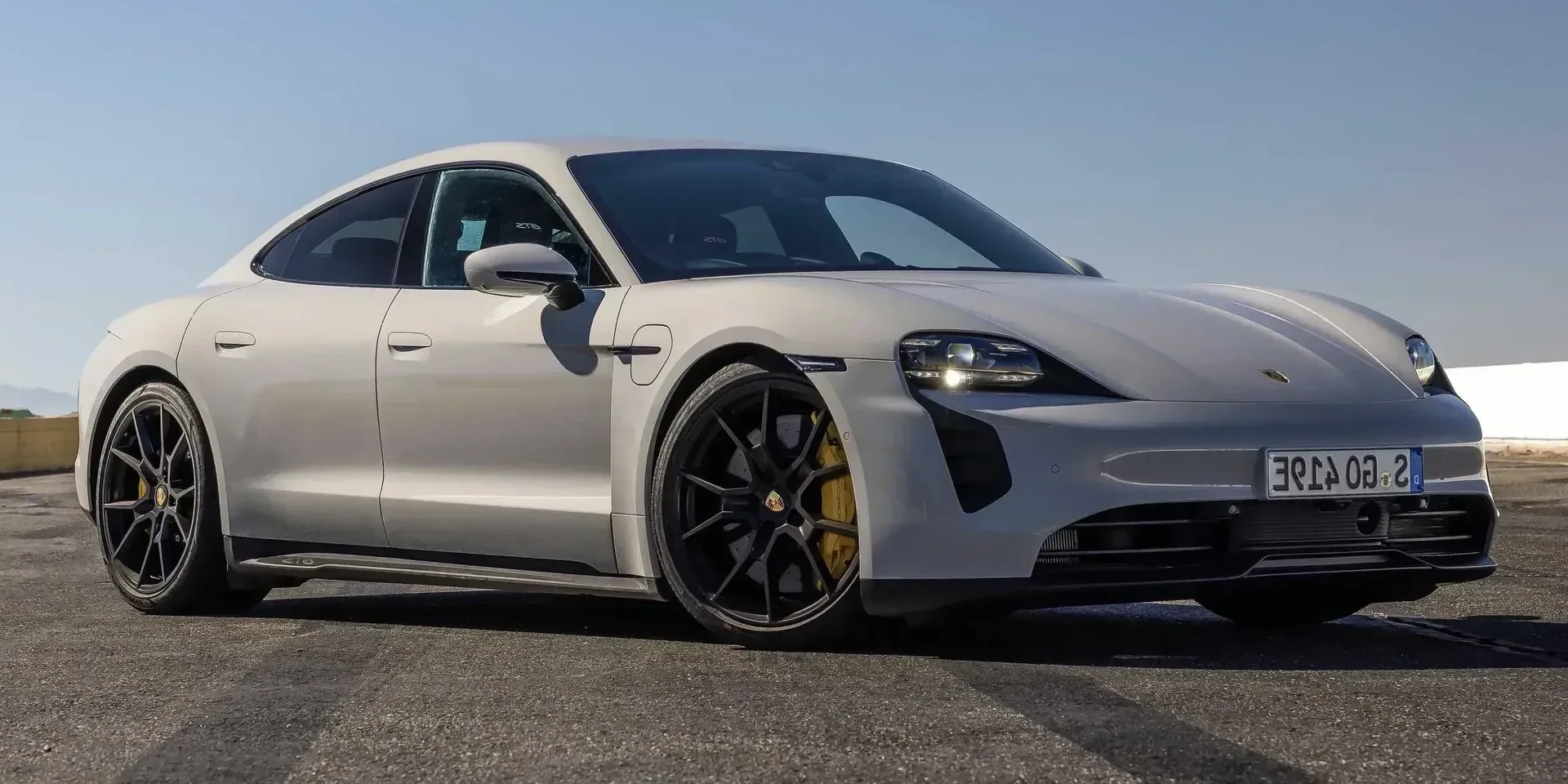 2022 Porsche Taycan photo 1