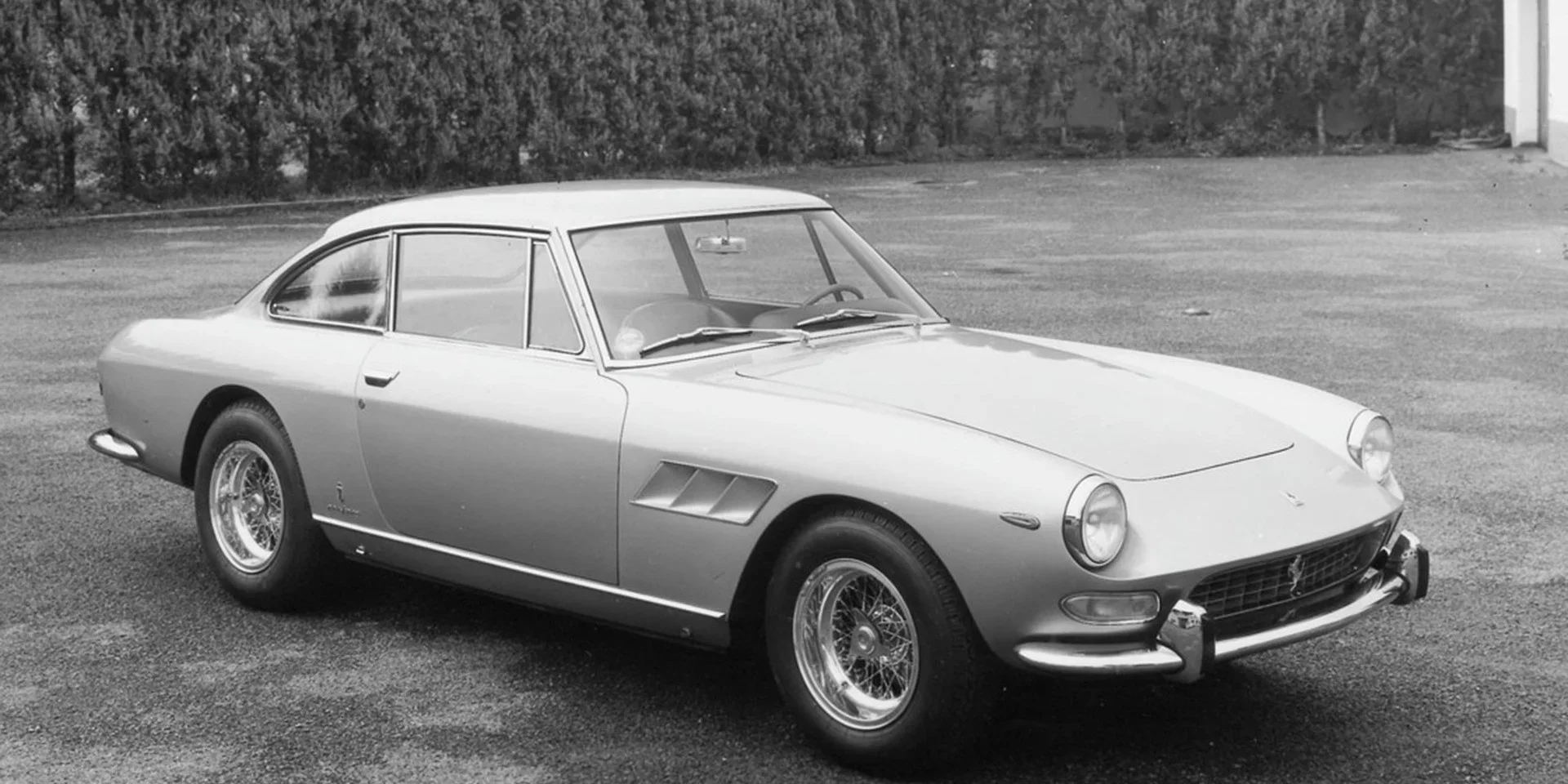 1966 Ferrari 330 GT 2+2 photo 1