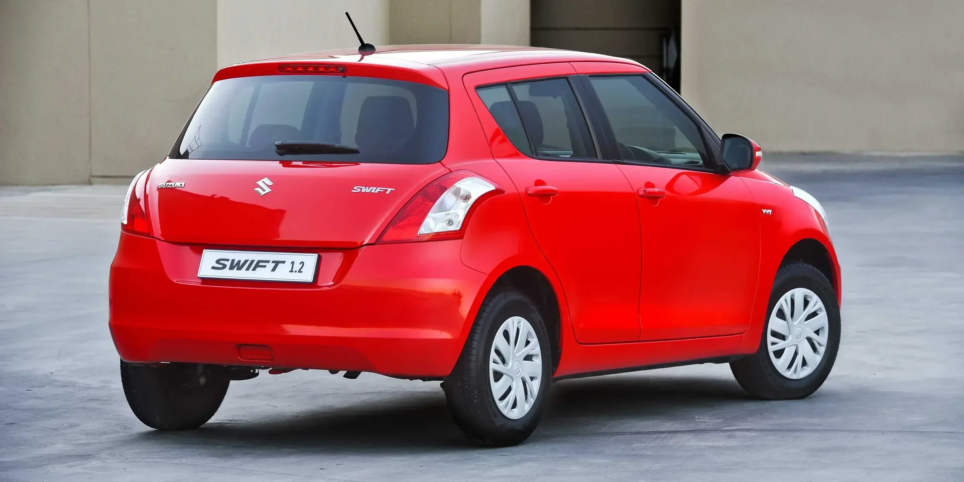 2017 Suzuki Swift photo 1