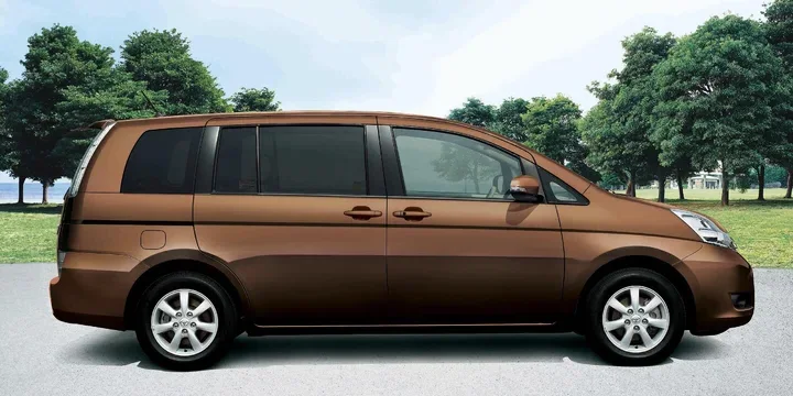 2012 Toyota Isis exterior main image