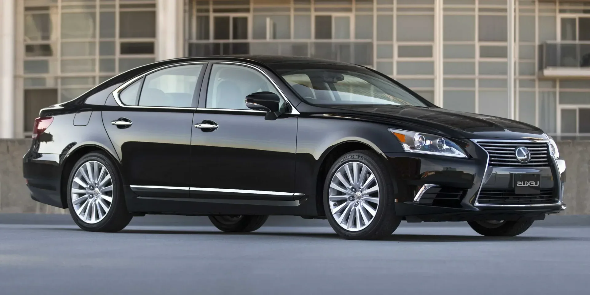 2013 Lexus LS photo 1
