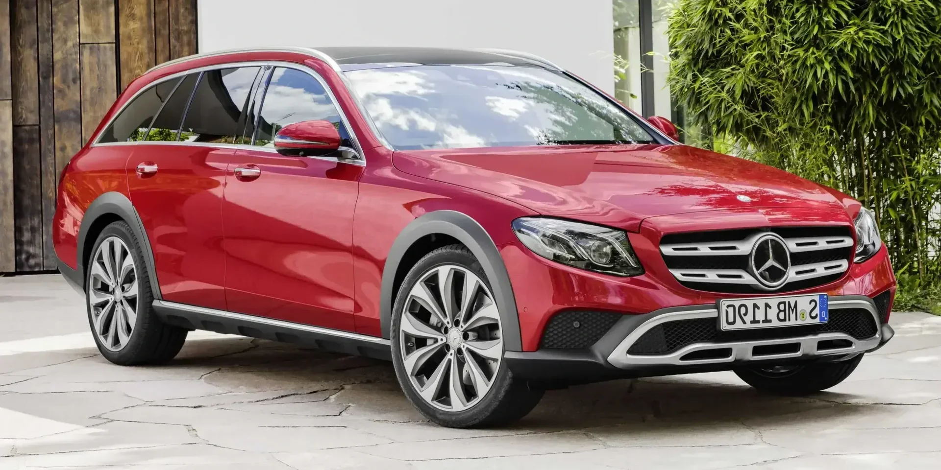 2017 Mercedes-Benz E-Class photo 1