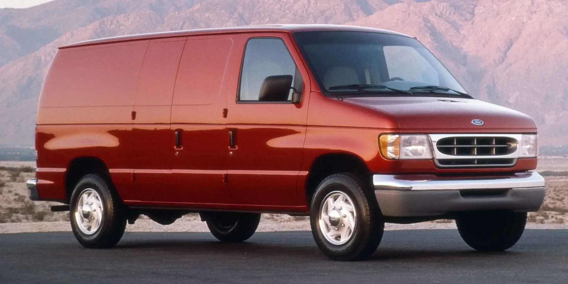 1999 Ford Econoline E-150 photo 1