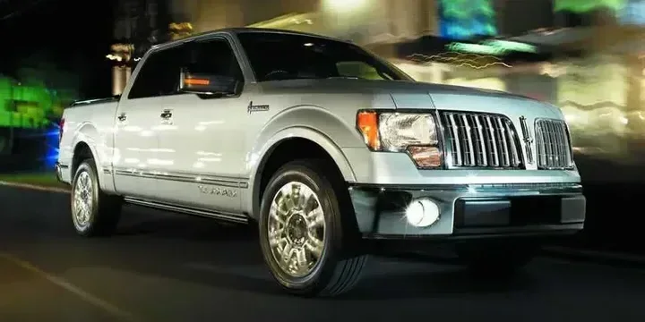 2011 Lincoln 2011-lincoln-mark-lt main image