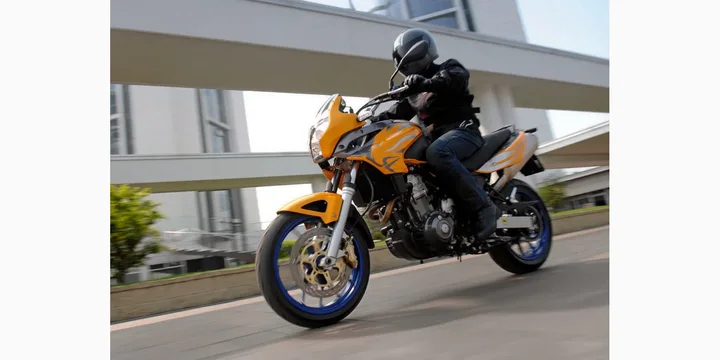 2005 Aprilia Pegaso exterior main image