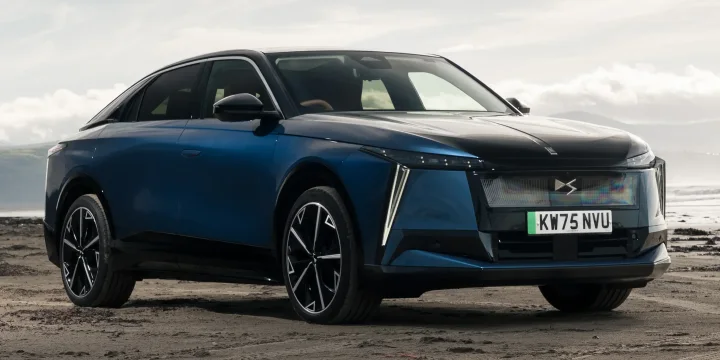 DS N°8 exterior
