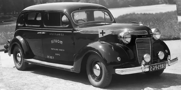 1937 Chrysler 1937-chrysler-royal-sedan-4-door-sedan-37-manual-94hp-1937-3-speed main image