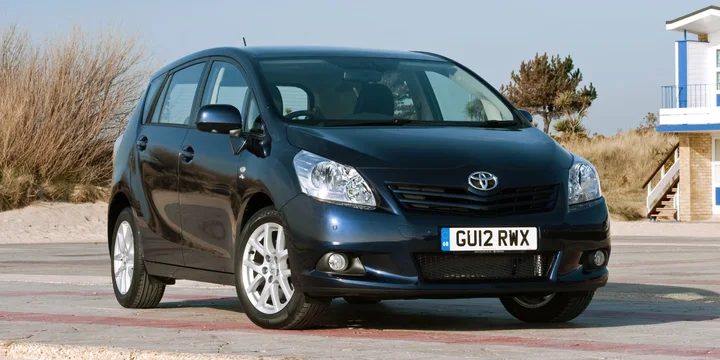 2009 Toyota Verso front three-quarter view