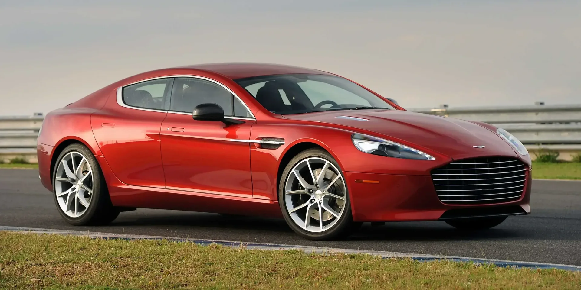 2017 Aston Martin Rapide photo 1