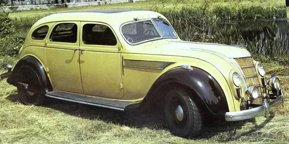 1935 Chrysler Airflow photo 1