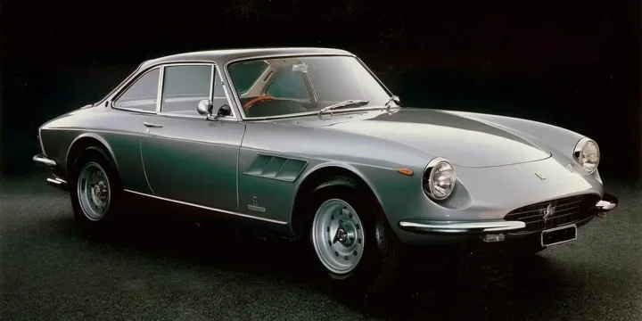 Ferrari 330 GTC exterior