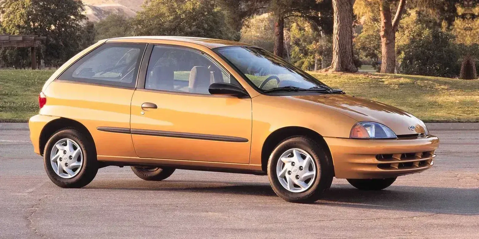 2000 Chevrolet Metro photo 1