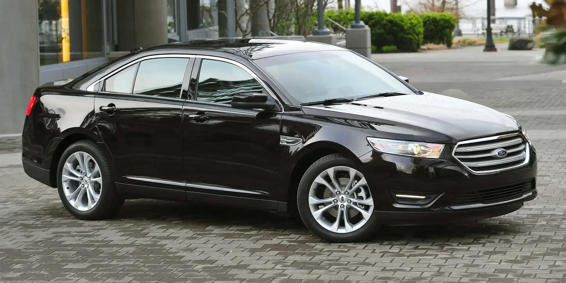 2019 Ford Taurus photo 1