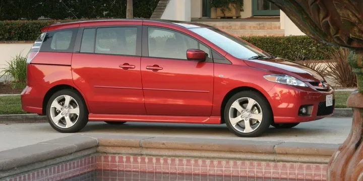 2006 Mazda 5 front three-quarter view
