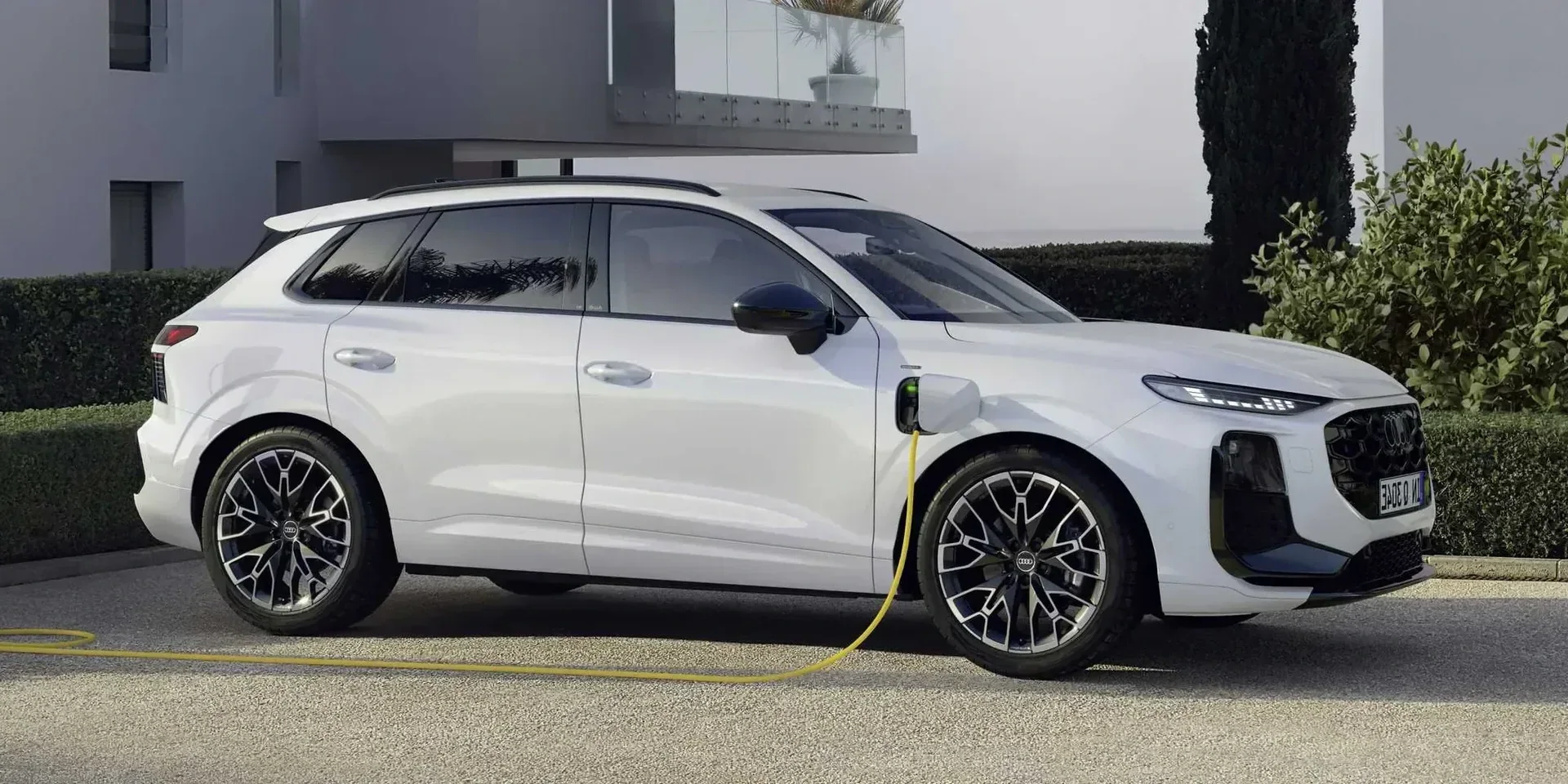 2026 Audi Q3 e-hybrid photo 1
