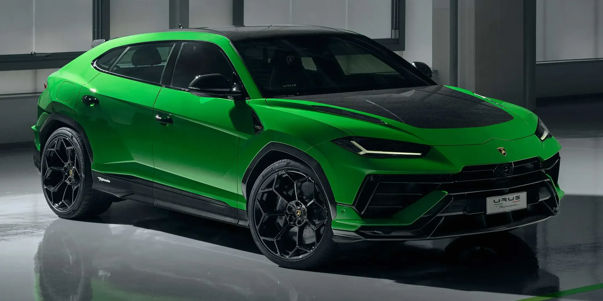 2024 Lamborghini Urus Performante photo 1