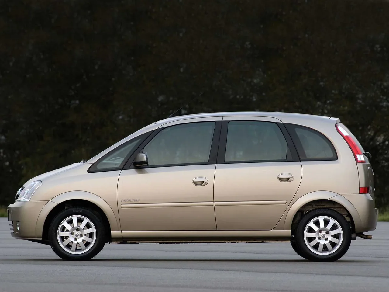 Exterior 3
