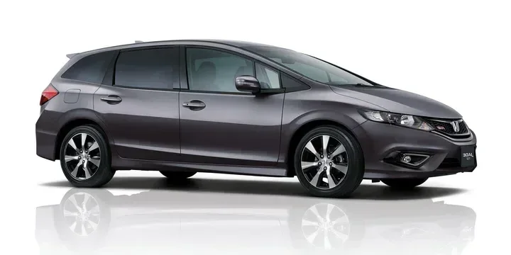 2015 Honda Jade RS exterior main image