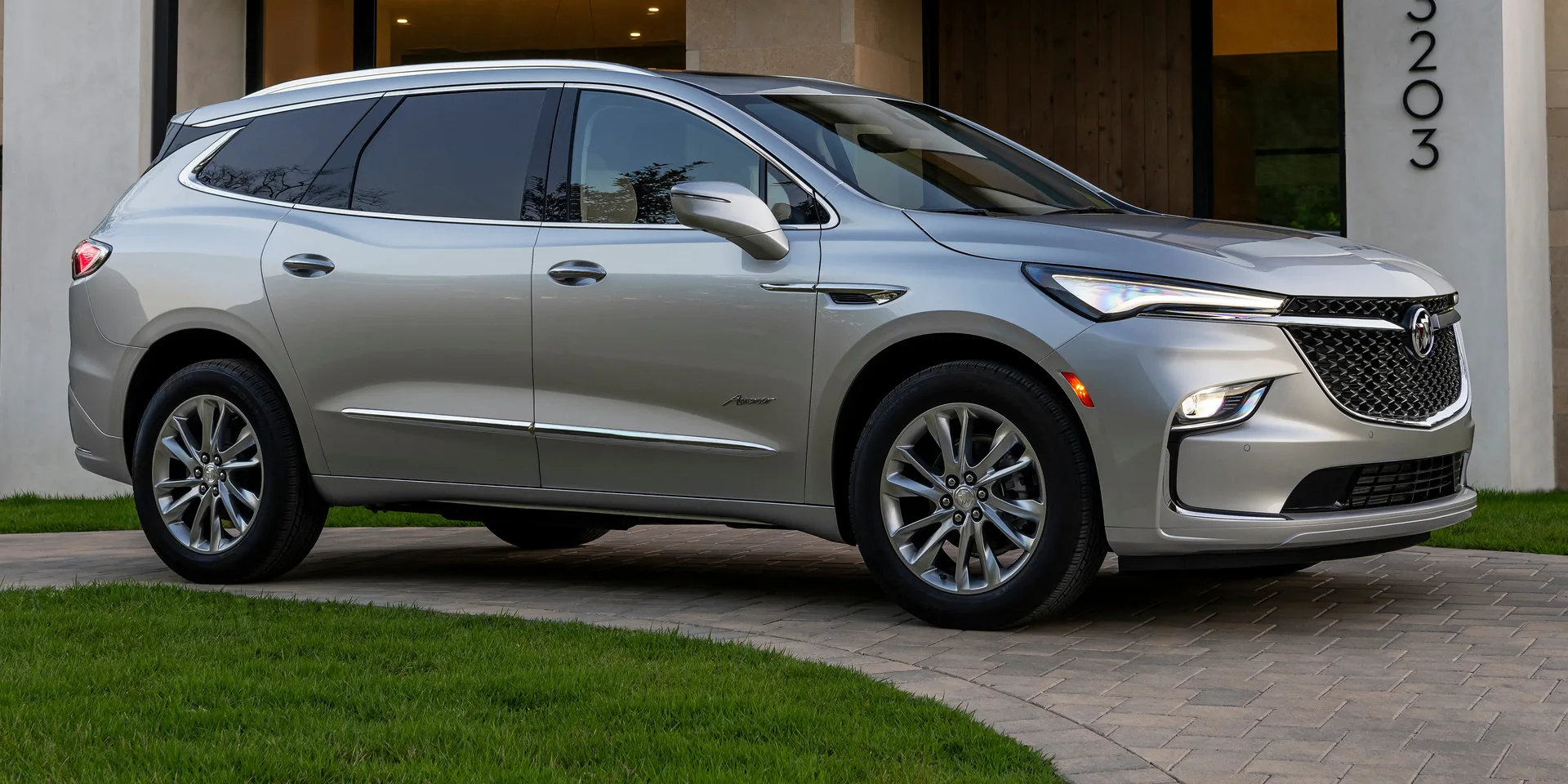 2022 Buick Enclave photo 1