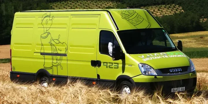 2009 Iveco 2009-iveco-daily-lcv-35-van-23-hpi-126ps main image