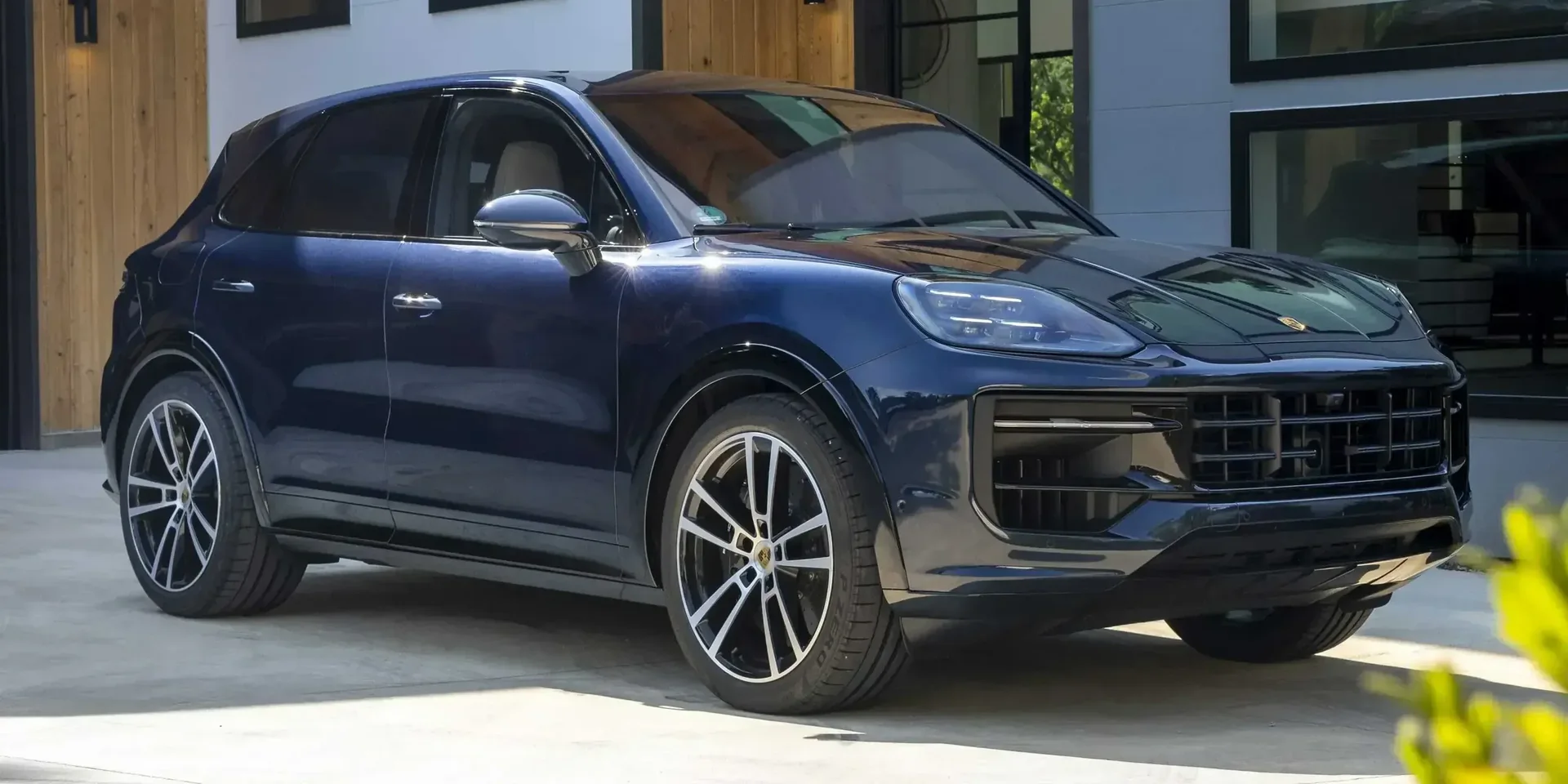 2026 Porsche Cayenne GTS photo 1