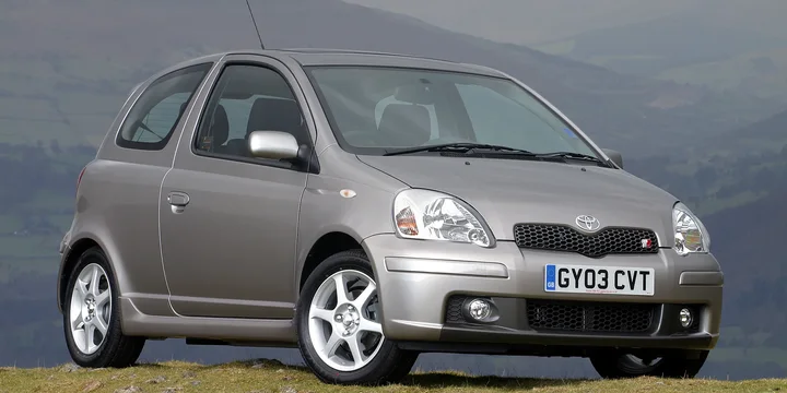 2003 Toyota Yaris TS front three-quarter view