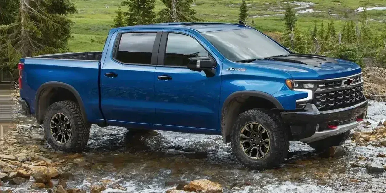 2023 Chevrolet Silverado photo 1