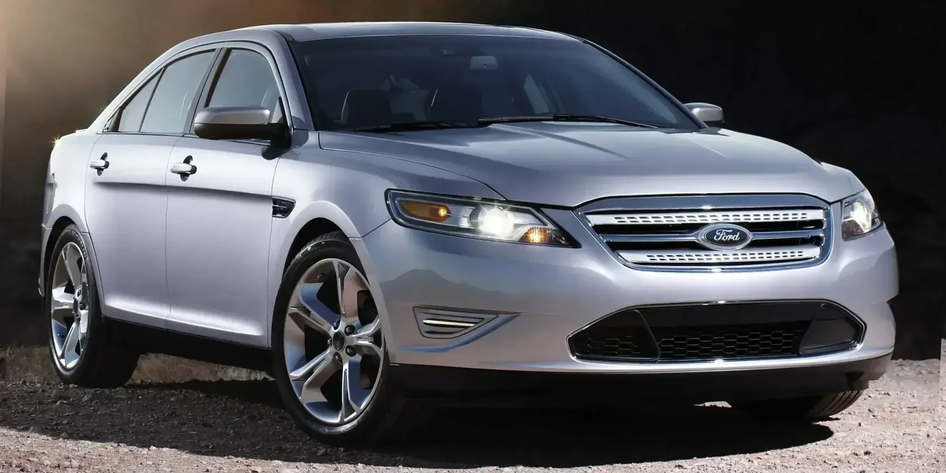 2010 Ford Taurus SHO photo 1