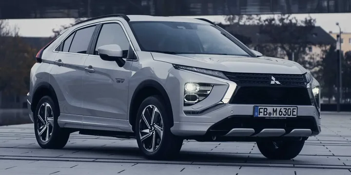 2021 Mitsubishi 2021-mitsubishi-eclipse-cross-phev-single-speed main image