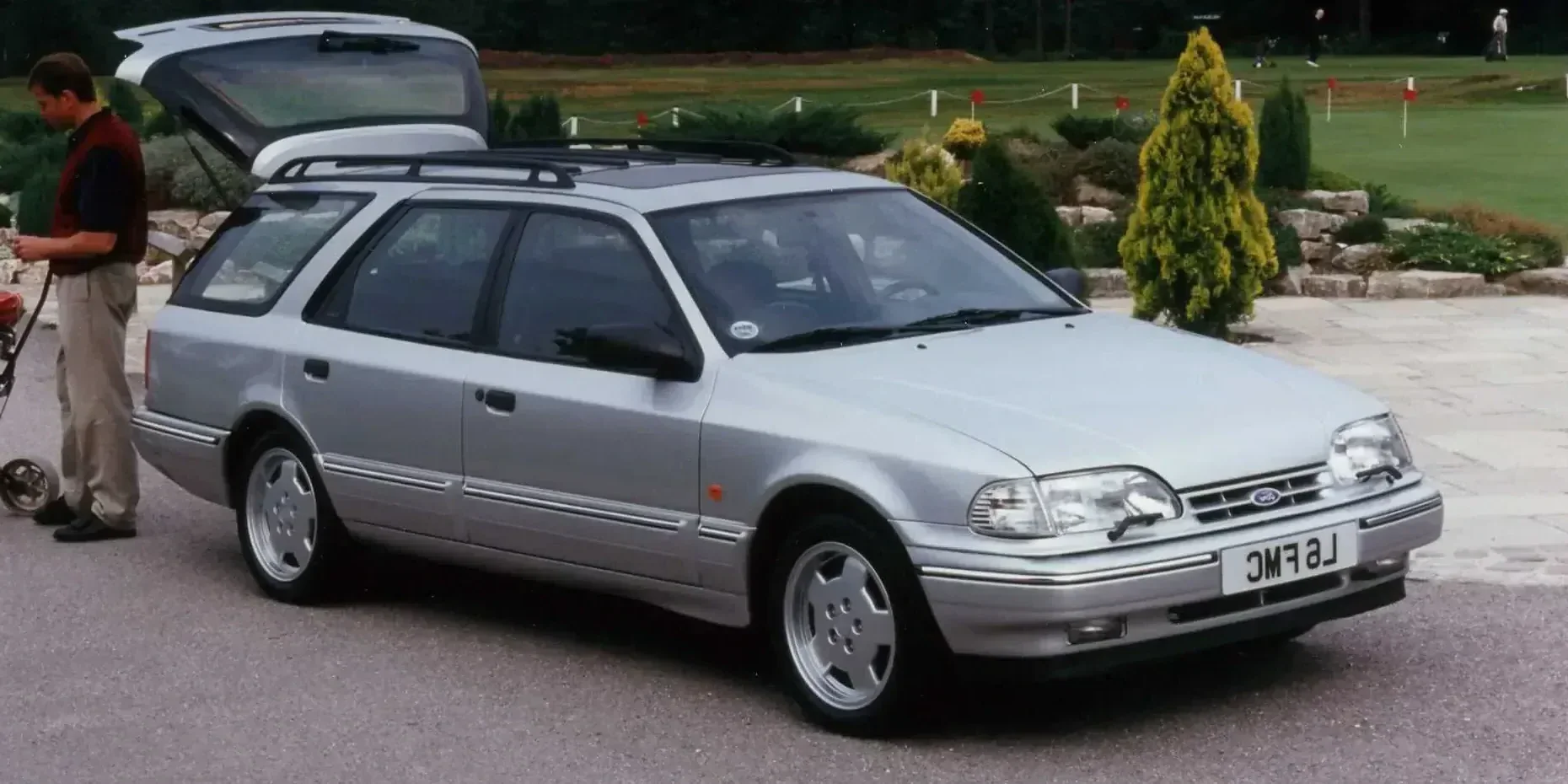 1993 Ford Granada photo 1