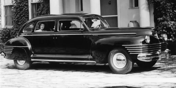 1940 Chrysler 1940-chrysler-imperial-crown-imperial-sedan-53-semi-automatic-4-speed main image