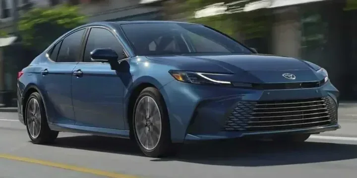 2025 Toyota 2025-toyota-camry-hybrid-e main image
