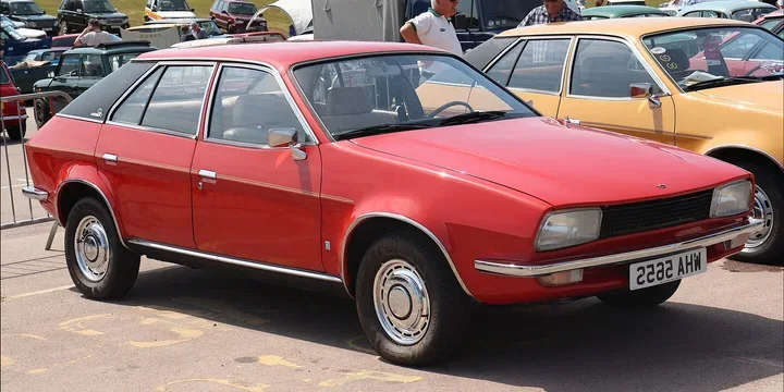 1975 Princess Princess. Photograph by Vauxford, CC BY-SA 4.0. https://commons.wikimedia.org/wiki/File:1977_Princess_2200_HL_Automatic.jpg Fit to 2:1 with dark side borders.