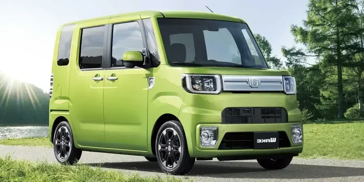 2014 Daihatsu 2014-daihatsu-wake-minivan-la700s-generation-la700s-066-cvt-52ps main image