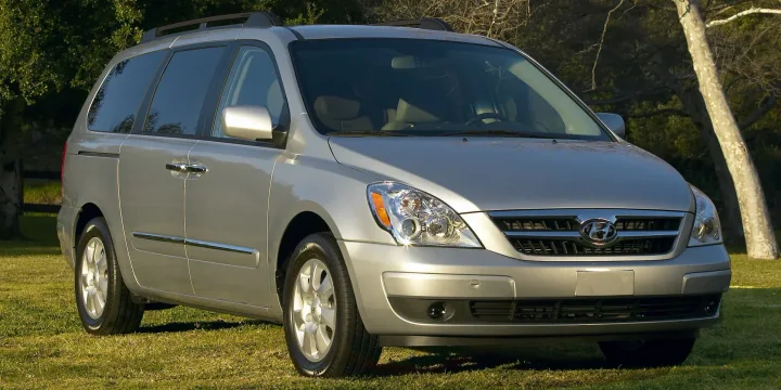 Hyundai Entourage exterior