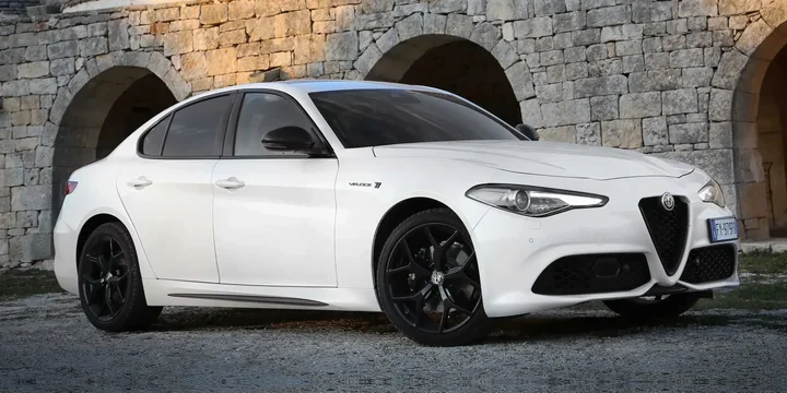 2020 Alfa Romeo 2020-alfa-romeo-giulia-20-turbo-16v-q4-automatic-8-speed main image