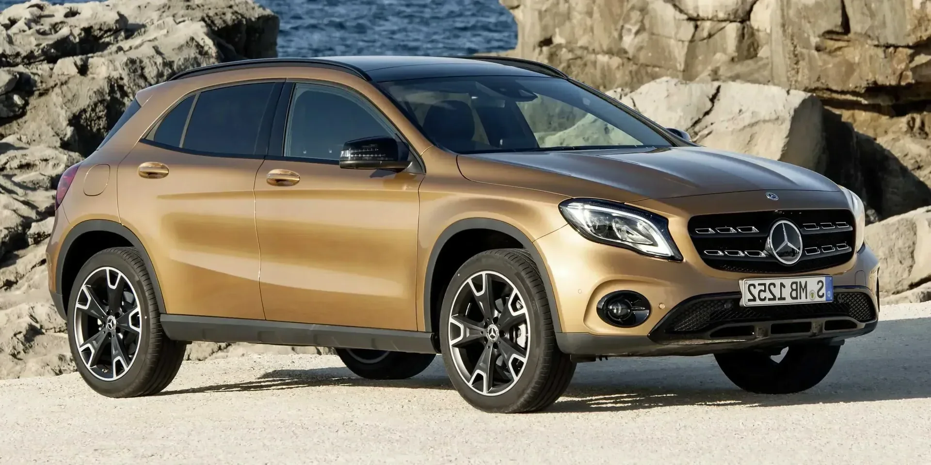 2018 Mercedes-Benz GLA photo 1